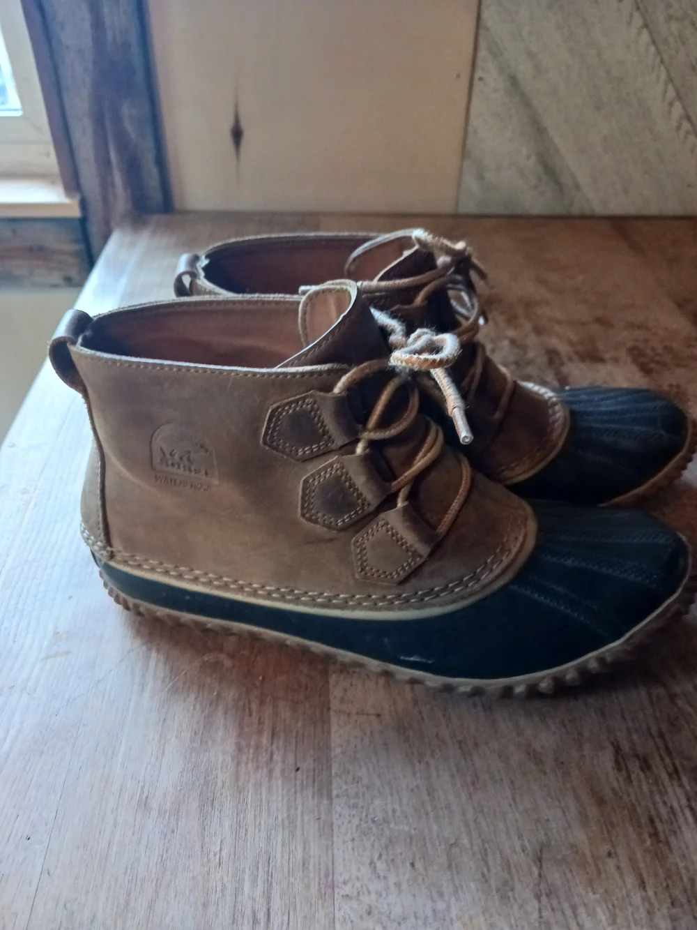 Sorel Brown and Black Duck Boots - Classic Waterproof Style - Picture 2 of 5